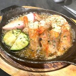 Ajillo with red shrimp and seasonal vegetables