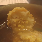 えさき - 万十の中には鶏肉を卵で入った物が入って旨みが増しています。