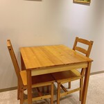 TEAROOM Yoshiki Handa - 隣りの2人掛けテーブル