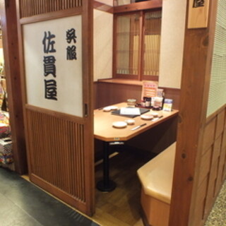 【大小さまざまなお席をご用意】気の合うご友人や女子会にも最適です。