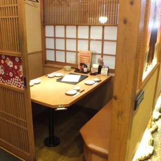 【佐貫駅からすぐの好立地】扉付きのテーブル個室席なので、ゆっくり語り合えます♪