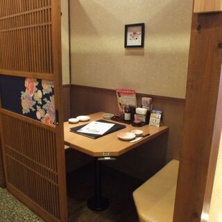 【少人数から家族まで】新鮮な海の幸を味わいながら、ゆったりとおくつろぎください。