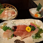 福松荘 - 刺身盛り合わせ・・盛りつけが早いのかラップしてないのか乾いていて・・・