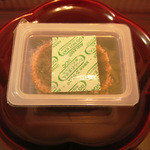 鶴屋吉信 - 京観世一食サイズの包装（透明ケースに密封し，脱酸素剤を同封）