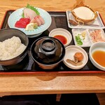 和食 たちばな - お刺身ランチ､､､1390円　見た目少なげですが、しっかりお腹いっぱいになったとのこと