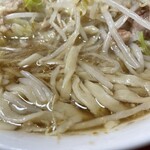 ラーメン二郎 三田本店 - 非乳化スープと麺