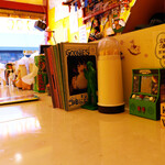 グーニーズ - カウンター席へ。