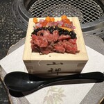 銀座 山科 - 黒毛和牛と海の幸の宝箱寿司