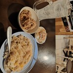 Karaage Hitosuji - 料理、チャーハン790円、レモンサワー550円、唐揚げ100円(6個食べた)、お通しとして冷豆腐500円