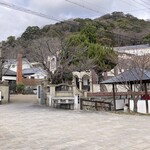 醤油・もろみ販売機 - お店の前はクラテラスたつのさん