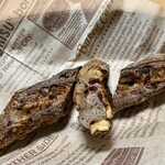 パンやきどころ RIKI - クランベリーとクルミのバトン ¥380