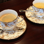 Hyakka Rou - 珈琲と柚子茶（右）。