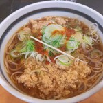 Soba Isshin Tasuke - ★辛そぼろそば 650円 スープは美味しいが、蕎麦にコシが無く安かろう悪かろうの店！