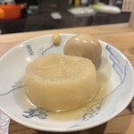 日と宵 - おでんはシミシミです。コレ各々100円て