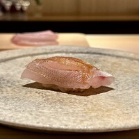 鮨 由う - 