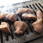 神保町食肉センター - 焼いても柔らかくて臭み、クセも無いレバー旨いです。