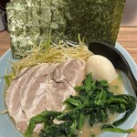 横浜家系ラーメン 銀家 - 銀家スペシャル(ネギ) とんこつ醤油