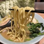 横浜家系ラーメン 銀家 - 太麺