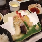 健ずし - 健ずしの天ぷら定食。980円。