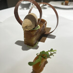 レストランディファランス - 林檎のミルフィーユ、黒ビールアイス、塩キャラメル、セルバチコ