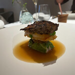 レストランディファランス - 甘鯛の松笠揚げ、豚肉のロールキャベツ、エシャロット、貝出汁のスープ