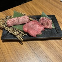 中目黒焼肉 登牛門 - 