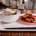 ロブ フォートンズ - ビーフフォーの麺大盛りと揚げバインミートッピング