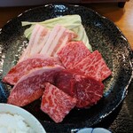 Wagyuu Yakiniku Shingetsu - いろんな、おすすめのお肉が盛り沢山です