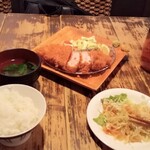 トンカツ揚ヤ 半仁前 - 三元豚ロースカツ定食