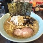 横浜ラーメン増田家 - ラーメン（中盛）