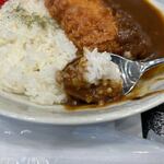 ワンダー カフェ - カレーは玉ねぎ等の野菜と牛肉の旨味が溶け込んだ濃厚なカレーです。