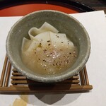 割烹 清風 - 口直し：ひもかわうどん（玉ねぎのソース）