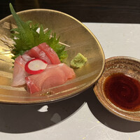 御影蔵 丸ビル - 楓５５００円。本日の鮮魚三種盛り（鮪、鰤、黒ムツ）