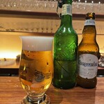 カモシヤ クスモト - まずはビールから　ヒューガルデン　ハートランドで乾杯！