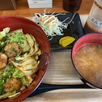 華かご - ホルモン丼＝700円