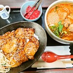 豚丼 大手門 - 焼肉屋の豚丼（ロース）+極味ホルモンらーめん1800円