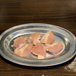 【稀少】 雞肉中肥鹽味‧醬汁380日元 (含稅418日元)