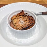 La Stalla - パンの下はアーモンドのペースト。アーモンドを茹でて剥いて潰して和えて濾してって感じ？