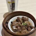 香港飲茶専門店 香港大飯店 - レモンサワーとスペアリブの黒豆ソース蒸し