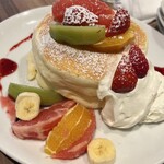 高倉町珈琲 - 料理写真:フレッシュフルーツのリコッタパンケーキ　1,600円