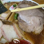 とら食堂 - バラ肉は煮込まれてホロホロの絶品。ウチモモ肉とロース肉も丁寧な仕事。