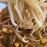 中華とんとん - 激辛みそラーメン麺UP