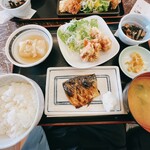 Taishuushuzou Toriyoshi - 3品選べるサービスランチ_¥1,100(若鶏唐揚げ、サバ塩焼き、和風出汁ロールキャベツ)