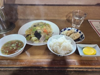 Enraku - やきそば・ぎょうざ・スープ・ライス