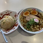 ハレノチ晴 - 味玉入炙り吟醸らーめん半炒飯セット　1,250円