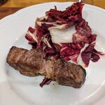 La Stalla - お代わりのお肉はレア焼きです。梅山豚は火を入れても柔らかいので良く焼いたほうがポテンシャルが出るように思う。