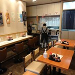 Miyoshiya - レストラン 三好弥 ＠新富町 コンパクトサイズの店内