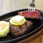 STEAK&HAMBURGER THUNDER - 炭火でじっくり焼き上げた国産リブロースステーキ