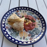Trattoria Tabule - ビーツとひよこ豆のフムス＋ピタパン