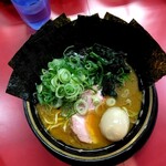 家系ラーメン とらきち家 - 賄い飯セット1,000円、ラーメン海苔マシ